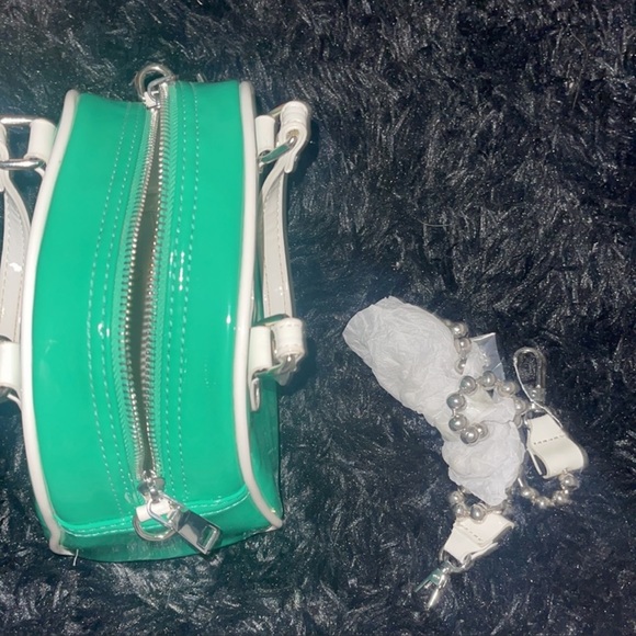 Y2K Mini Purse Green Leather ( with metal ball extender chain) - Picture 3 of 4